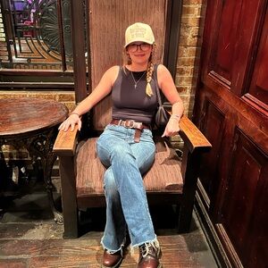 Meet your Posher, Julia